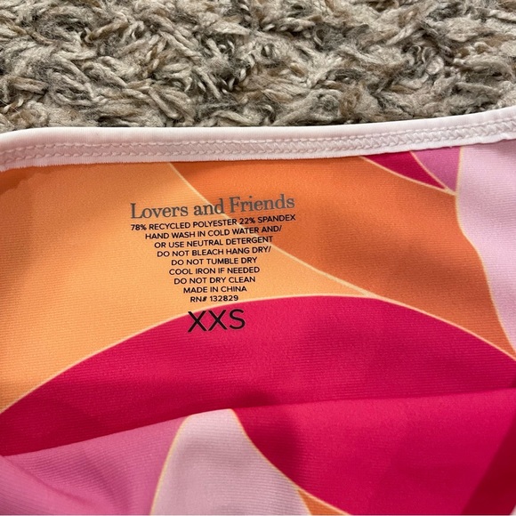 Lovers + Friends Sweet Life Top in Fuchsia Geo XXS - Picture 11 of 14